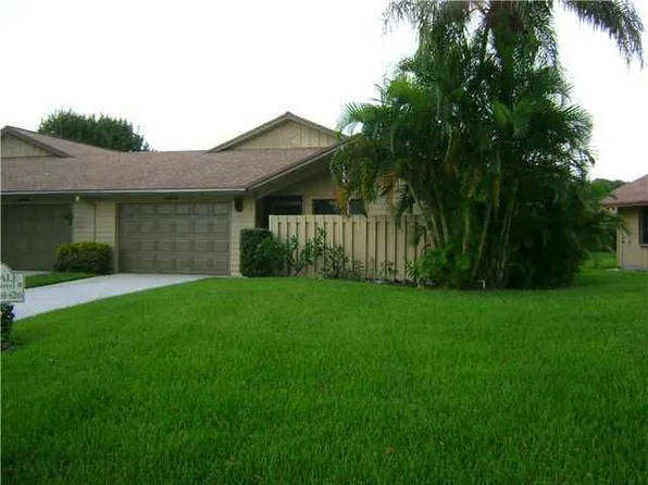 12836 SE Pinehurst Ct, Hobe Sound, FL 33455