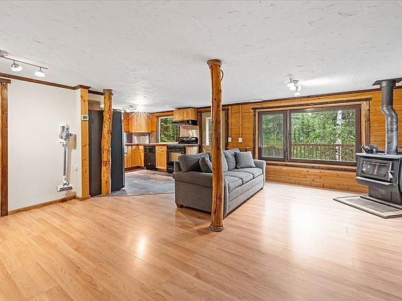 4th image of 687 Tonsina Dr