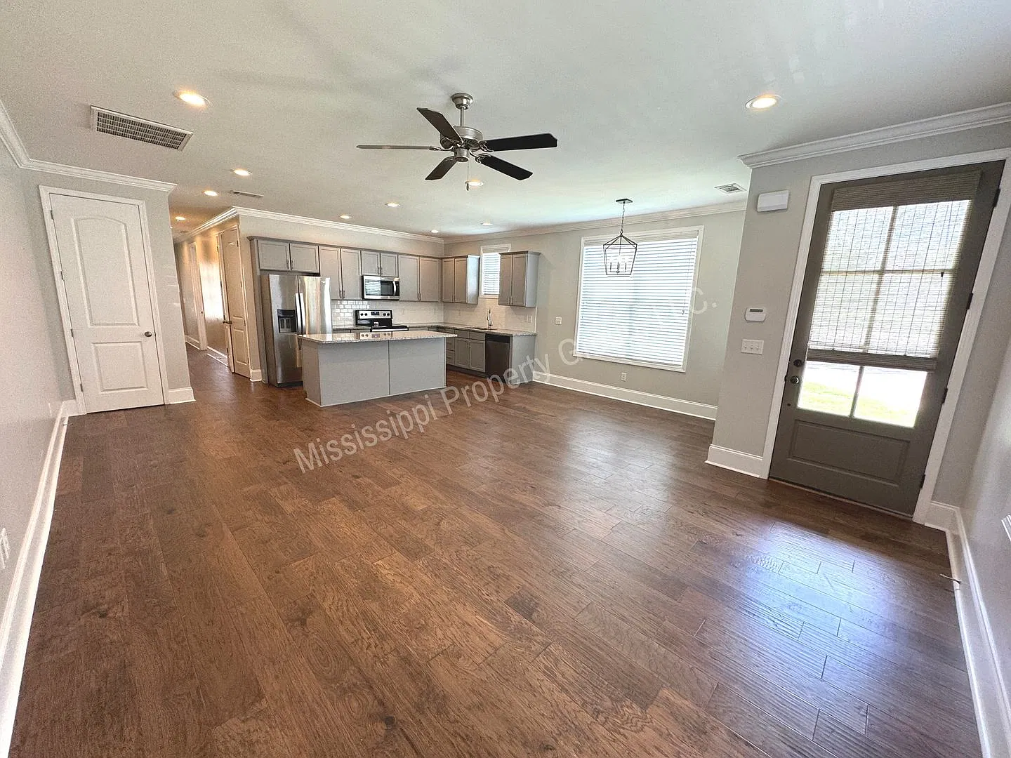 102 Farm View Dr — Photo 3