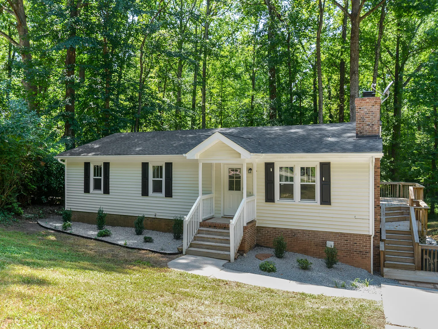 4 bed, 2357 sqft, $2,900 — Photo 2