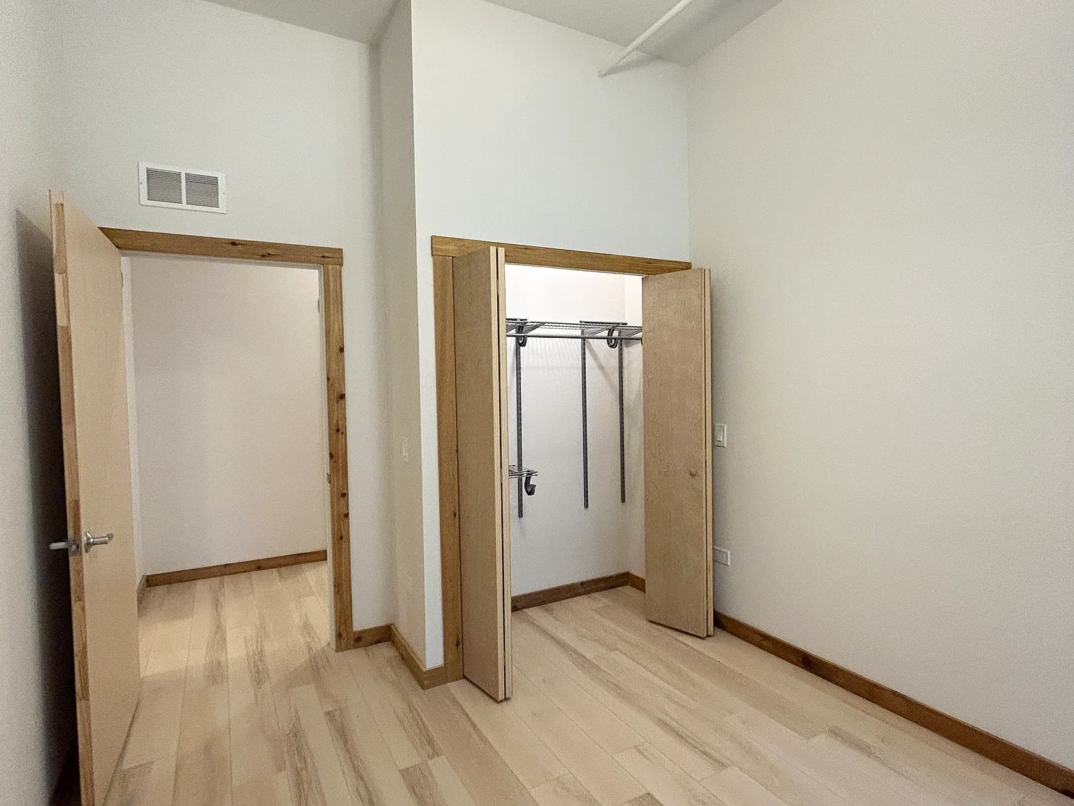 4600 S Ellis Ave — Photo 3