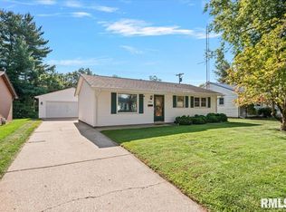 1326 Johnson Ln, Springfield, IL 62702