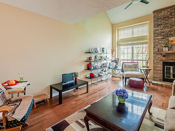 3rd image of 1750 Whitegate Ln #19