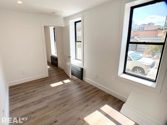 4th image of 29 Putnam Ave #1