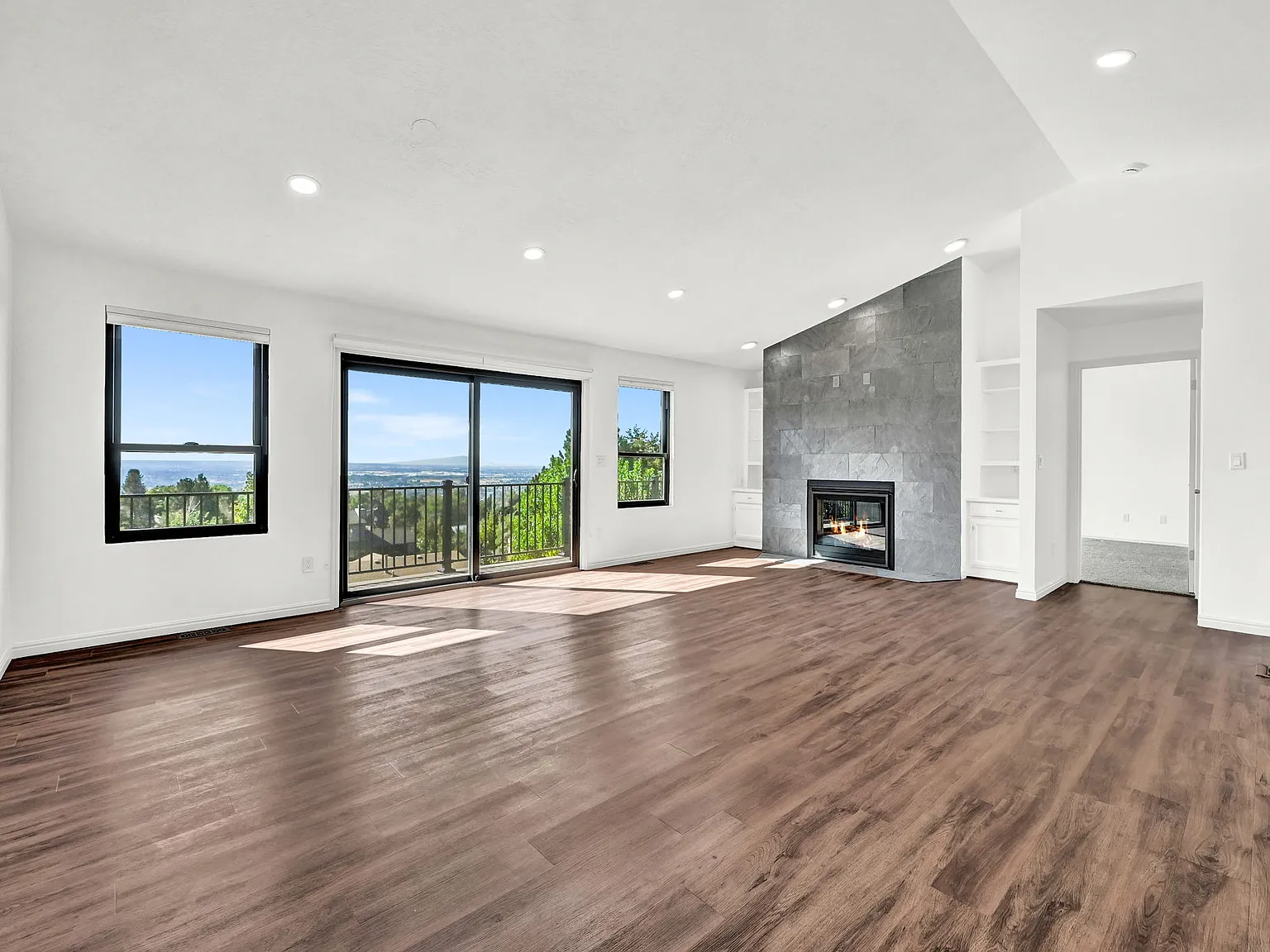 3 bed, 2500 sqft, $3,200 — Photo 4