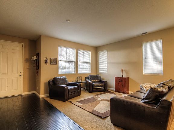 3rd image of 7657 Hemlock Ave