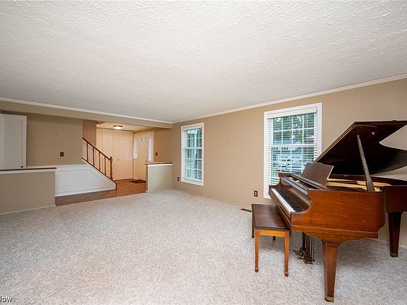 3rd image of 894 Laurel Glens Dr