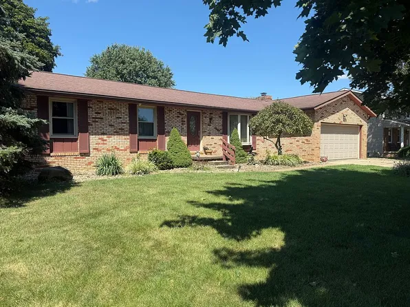 3821 Apache St NW, Uniontown, OH 44685