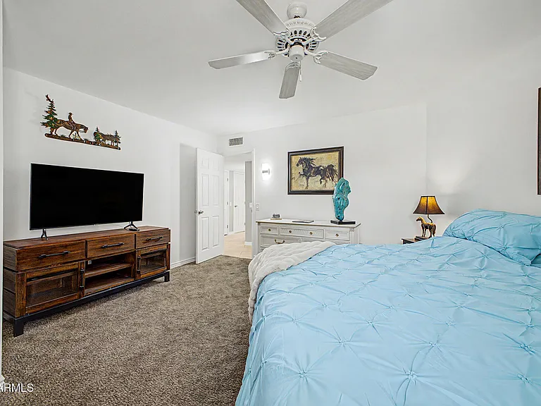 10454 W Palmeras Dr — Photo 6
