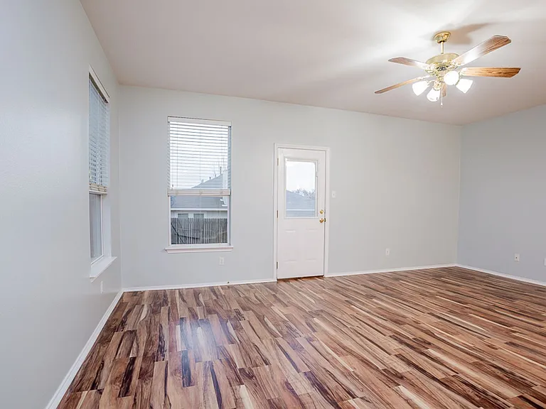 115 Brazos Ln — Photo 12