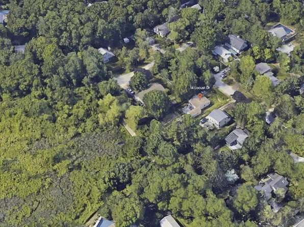 14 Locust Dr, Sag Harbor, NY 11963