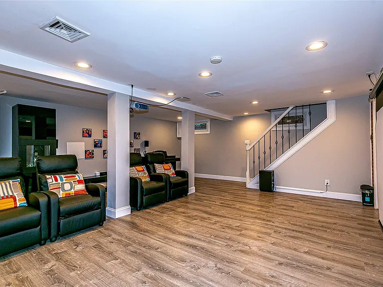 81 Maple Ave — Photo 11