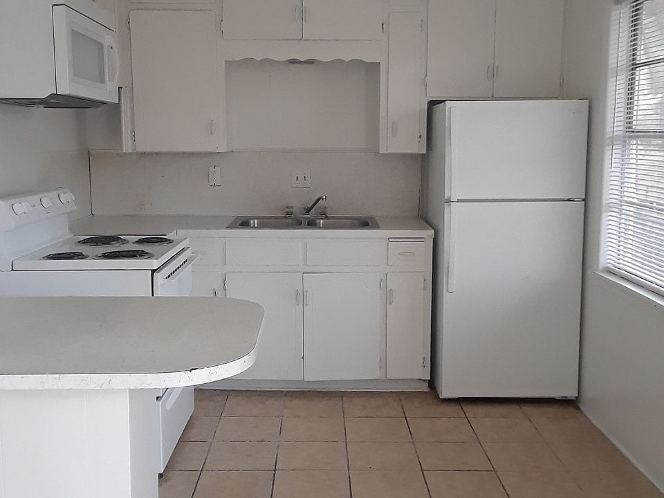 1st image of 1201 College St APT 207