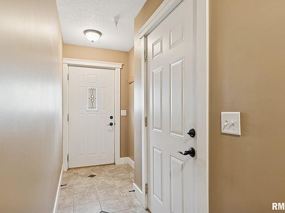 3rd image of 725 Cox Ct
