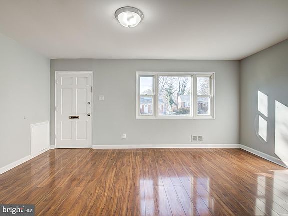 3rd image of 13303 Keating St