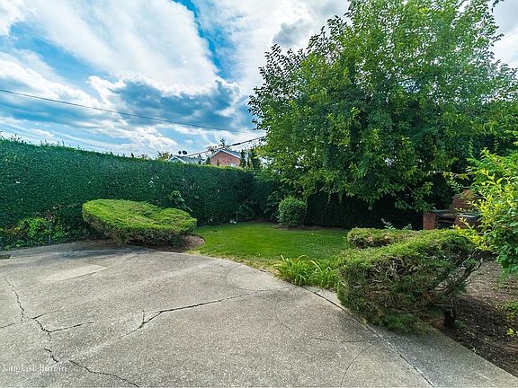 3rd image of 16028 87th St
