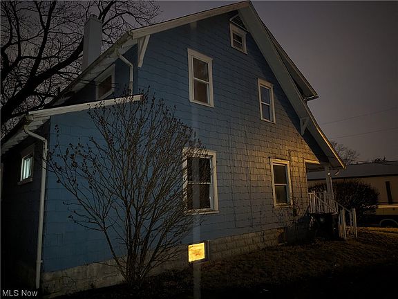 3rd image of 808 Cody Ct NW