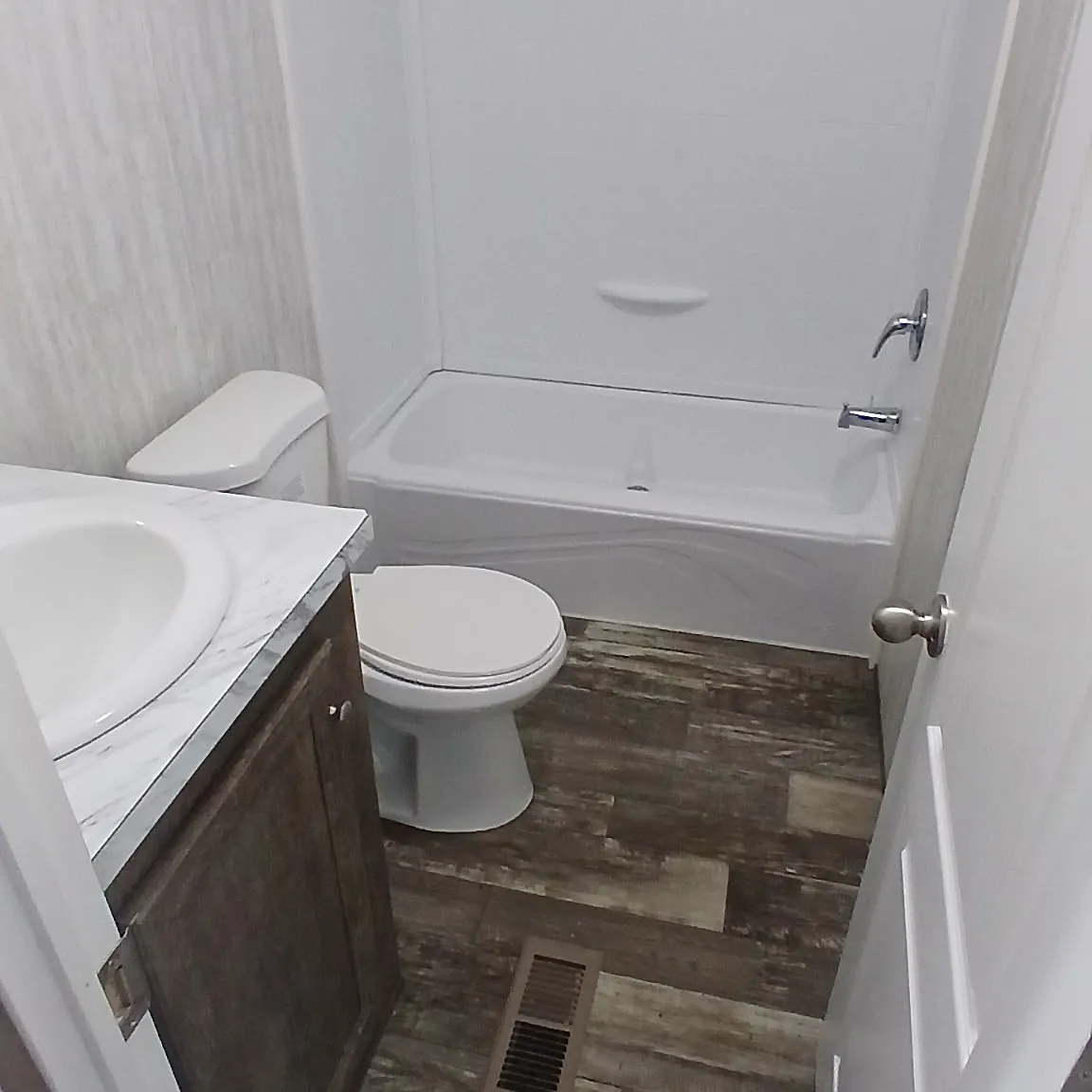 3 bed, $1,199 — Photo 4
