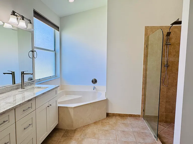 9360 Cove Point Cir — Photo 16