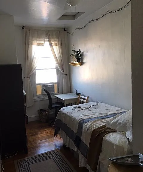 Bedroom 2 or Office Space