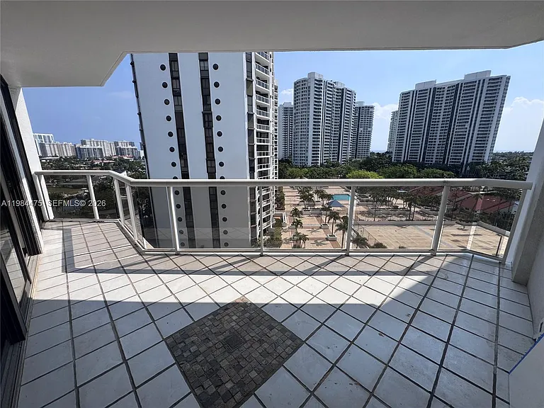3610 Yacht Club Dr #1002 — Photo 14