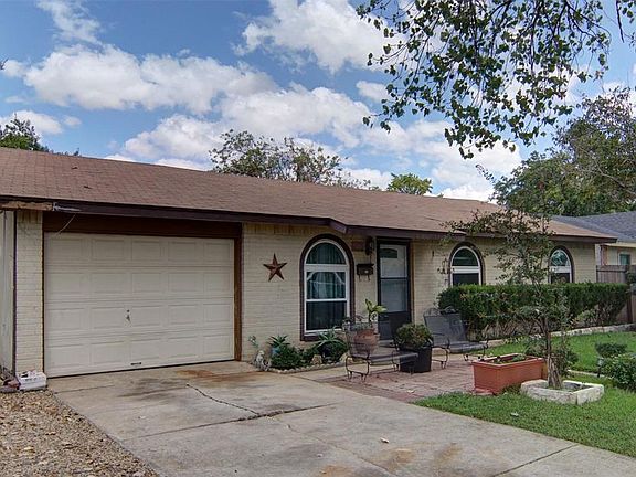 3rd image of 3810 Williamsburg Dr