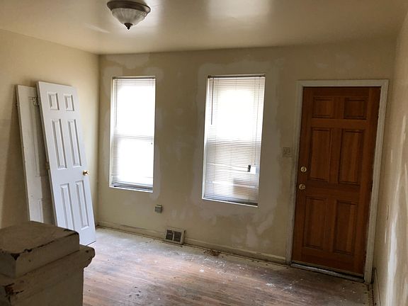 2nd image of 1215 Chestnut St