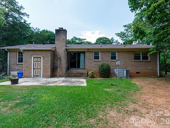 3rd image of 260 Plantation Rd
