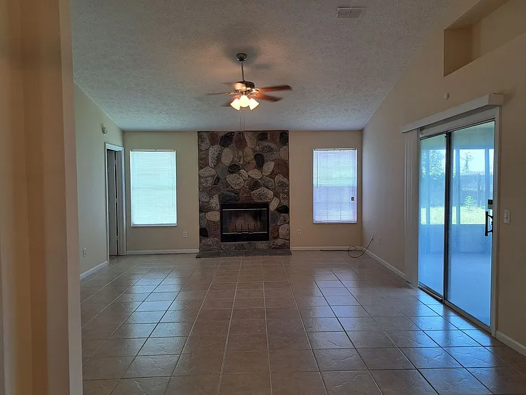 7727 Betty Louise Dr — Photo 10