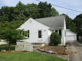 24318 Normandy Dr, Olmsted Falls, OH 44138