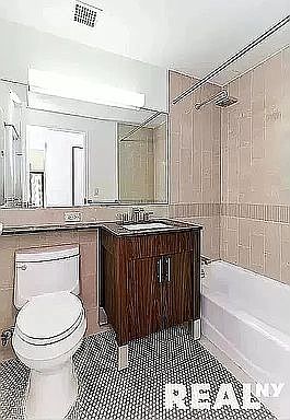 4th image of 30 W 18th St APT 10D