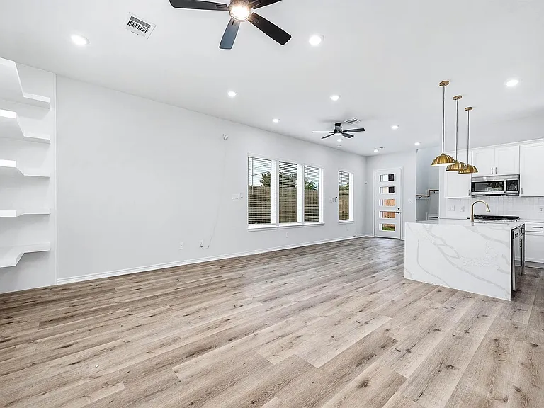 2716 Spence St — Photo 15
