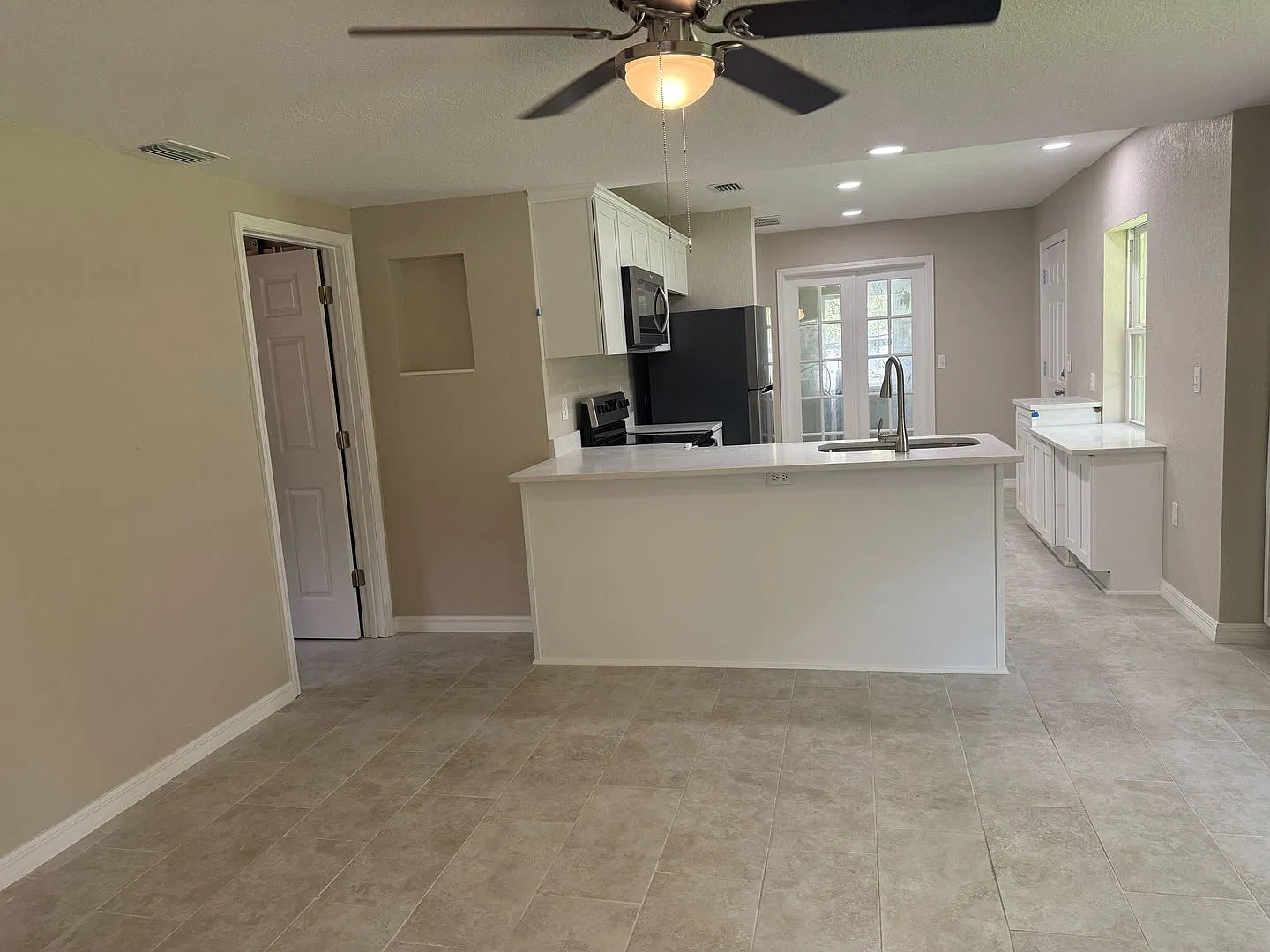 Remodeled 3/2 Belleview Rental — Photo 4
