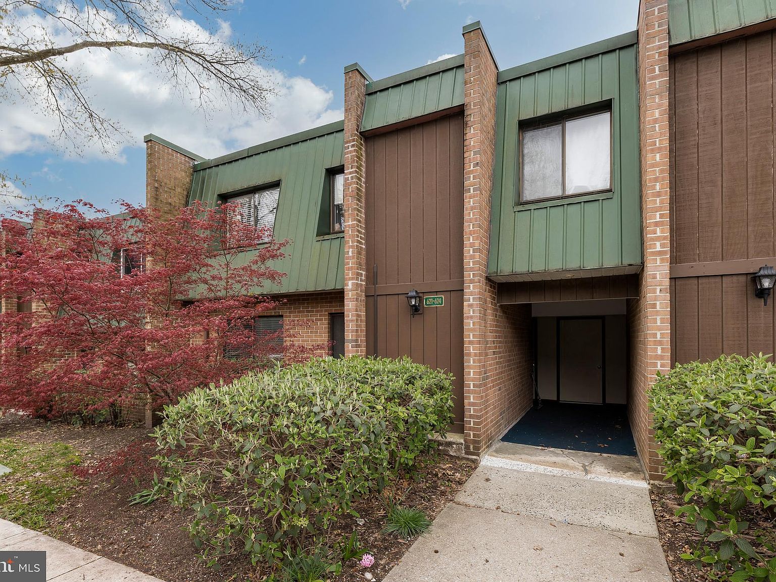 621 Meadowview Ln, Mont Clare, PA 19453 Zillow