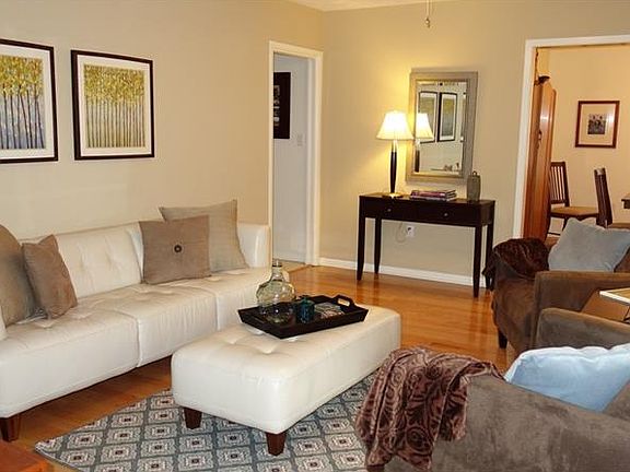 5th image of 727 Bannockburn Ave