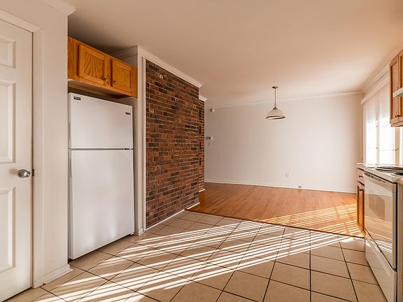 5th image of 206 Marion Ct