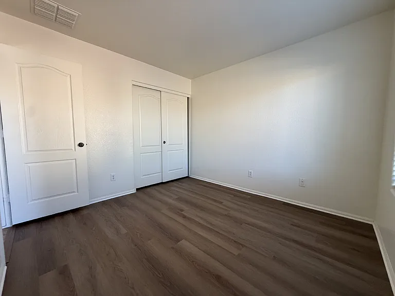 8202 S 47th Ave — Photo 31
