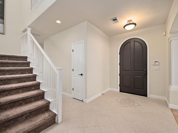 3rd image of 173 Llewellyn Ave