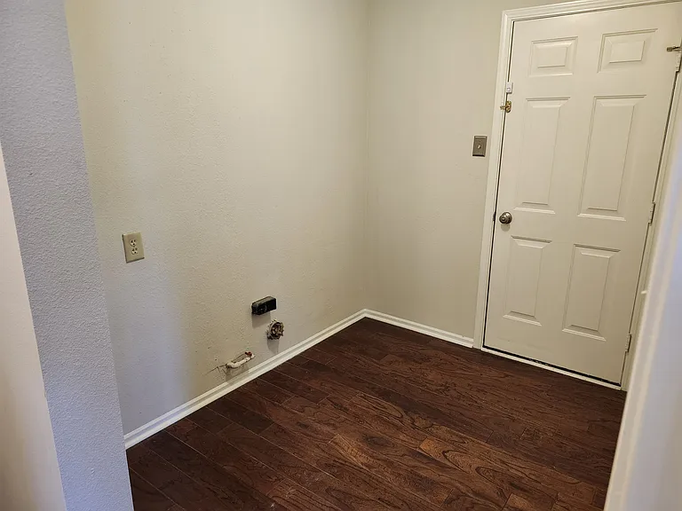 5805 Amber Ln — Photo 10