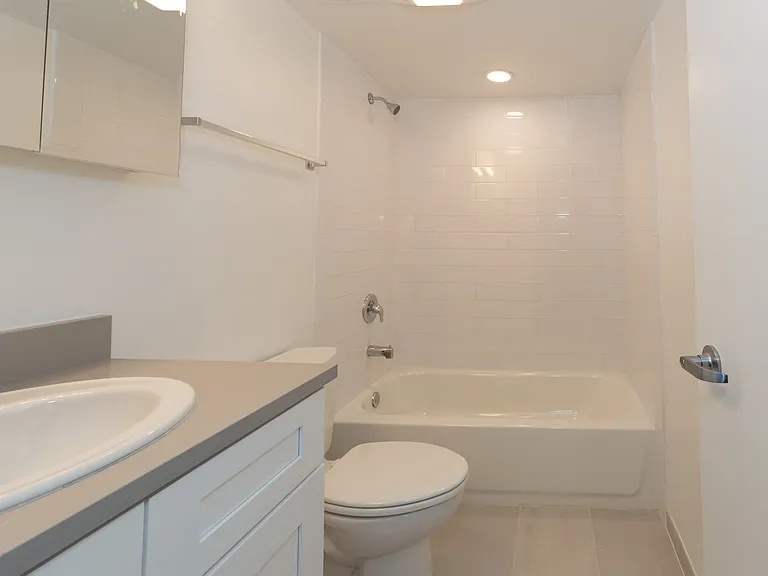 244 E. Pearson — Photo 12