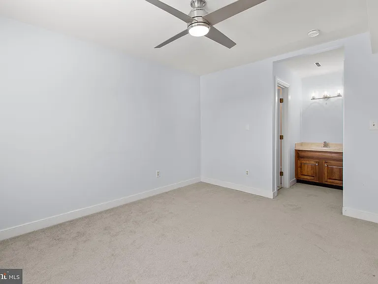 1011 Charles St #C — Photo 22