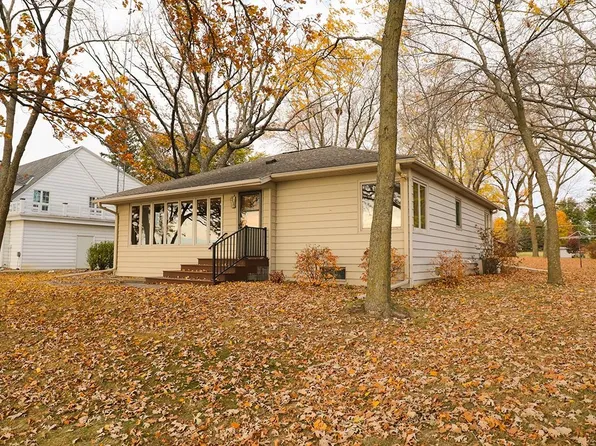 2204 Manhattan Blvd, Spirit Lake, IA 51360