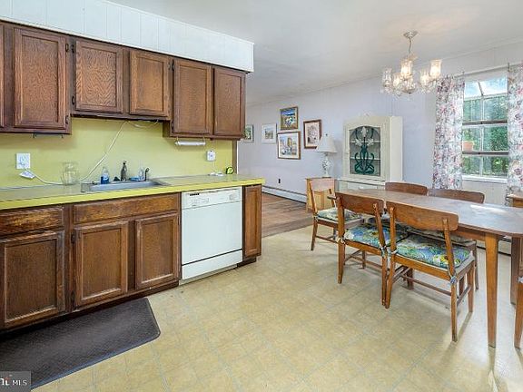 5th image of 206 Hawkin Rd