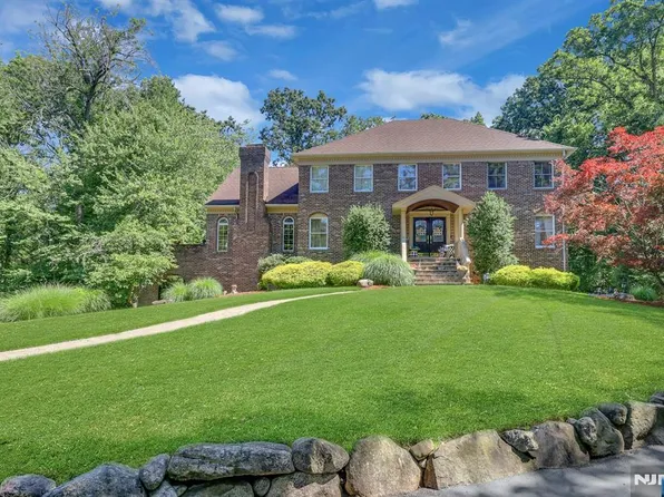 63 Pleasant Ave, Upper Saddle River, NJ 07458