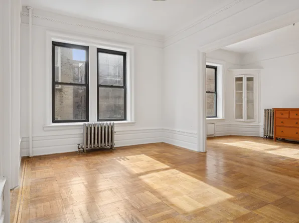 305 8th Avenue image 1 of 5