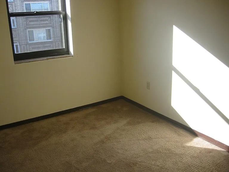 2900 Voelkel Ave #301 — Photo 10