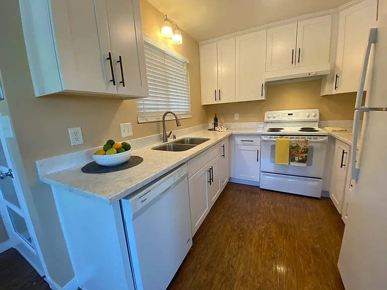 2413 Clay St — Photo 4