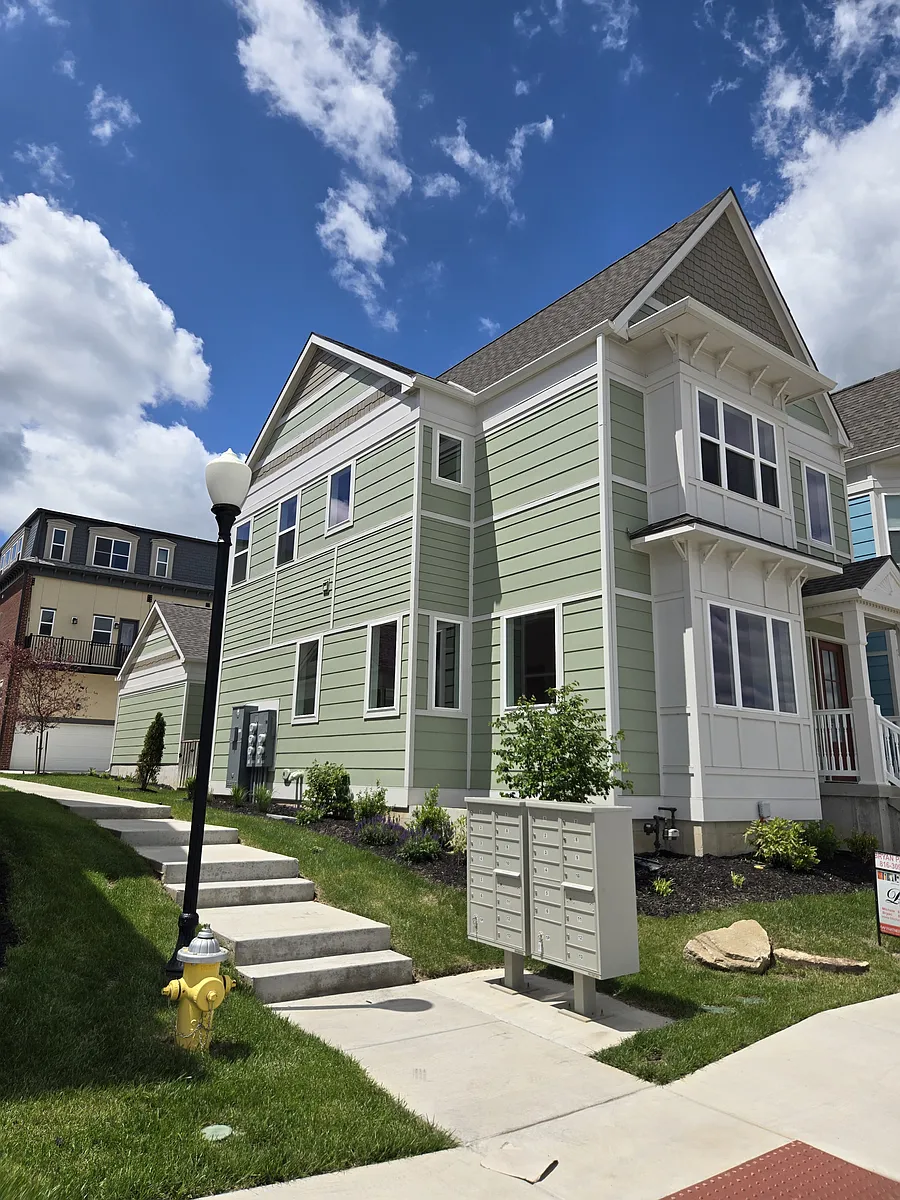 Building Photo - 448 SW Brummel Rd