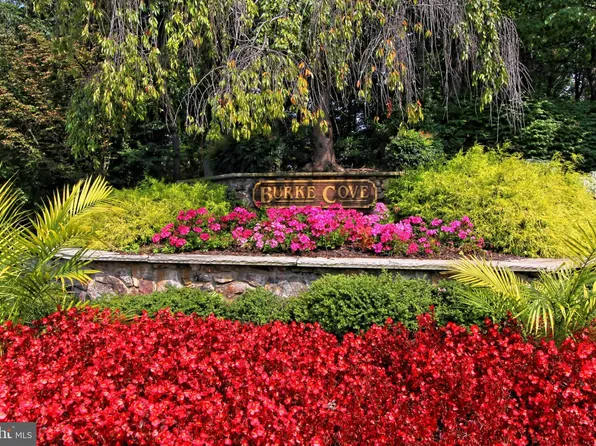 5912 Cove Landing Rd APT 204, Burke, VA 22015