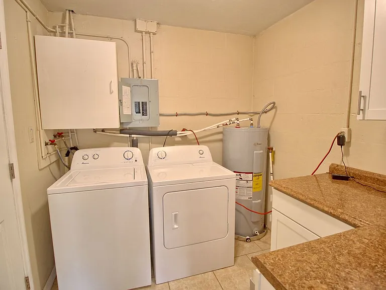 323 Elm Dr — Photo 12